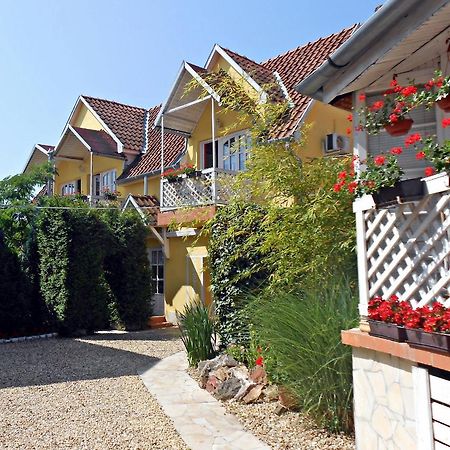 Castello Vendég és Apartmanház Eger Exterior foto