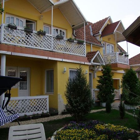 Castello Vendég és Apartmanház Eger Exterior foto