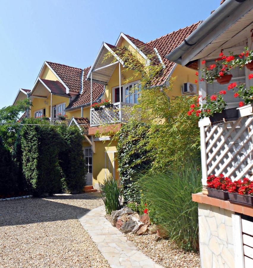 Castello Vendég és Apartmanház Eger Exterior foto