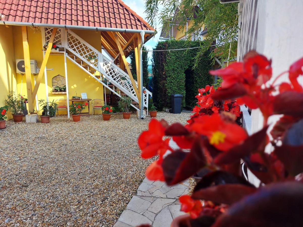 Castello Vendég és Apartmanház Eger Exterior foto