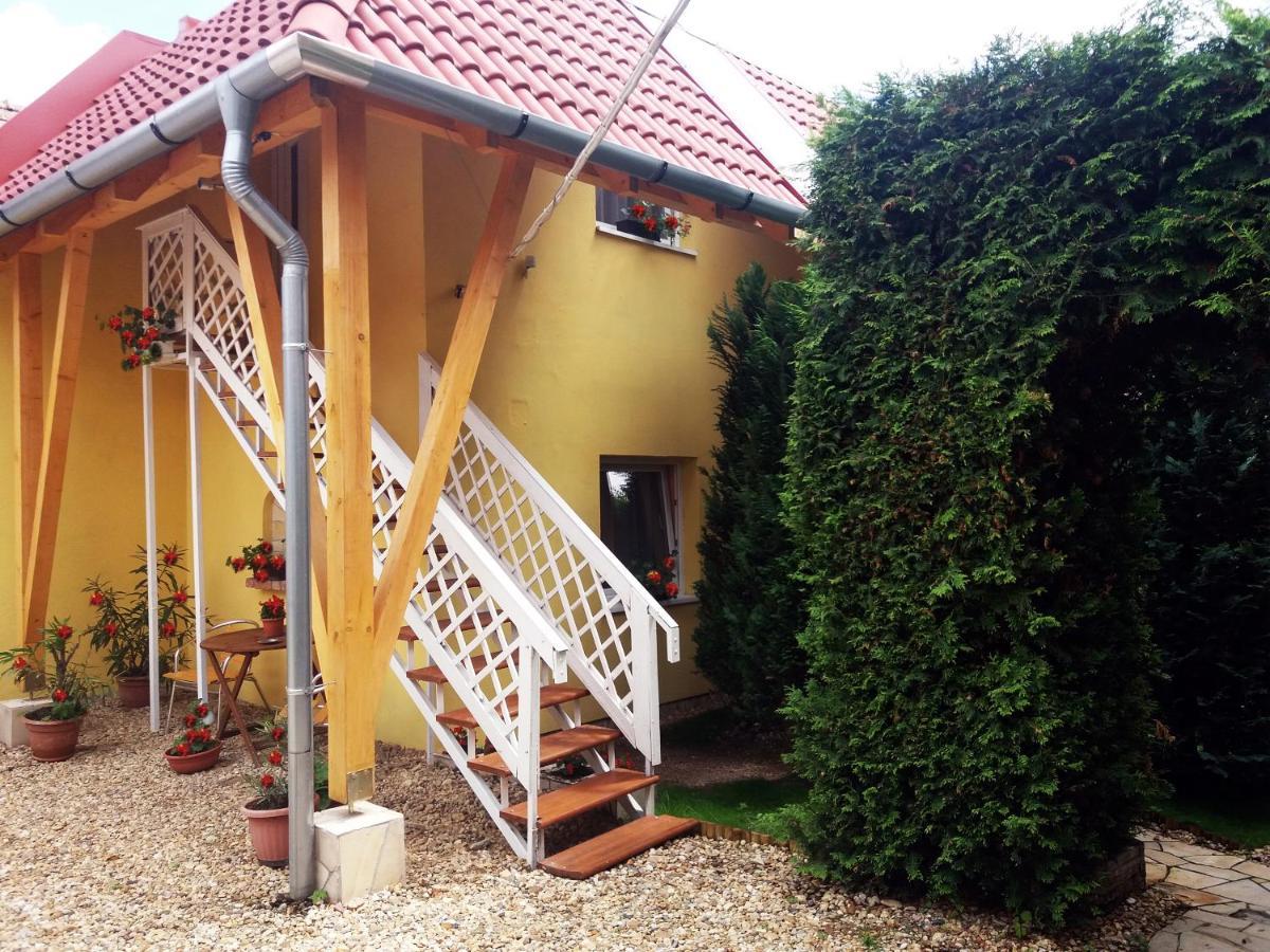 Castello Vendég és Apartmanház Eger Exterior foto
