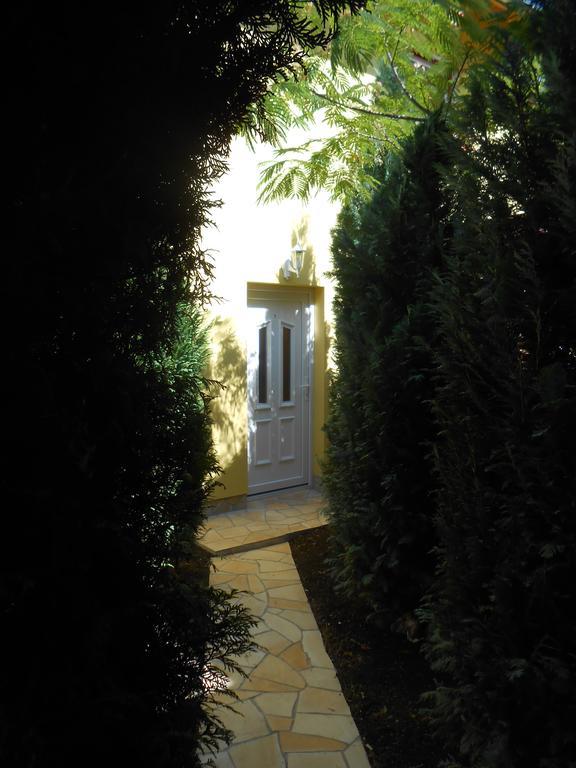 Castello Vendég és Apartmanház Eger Exterior foto