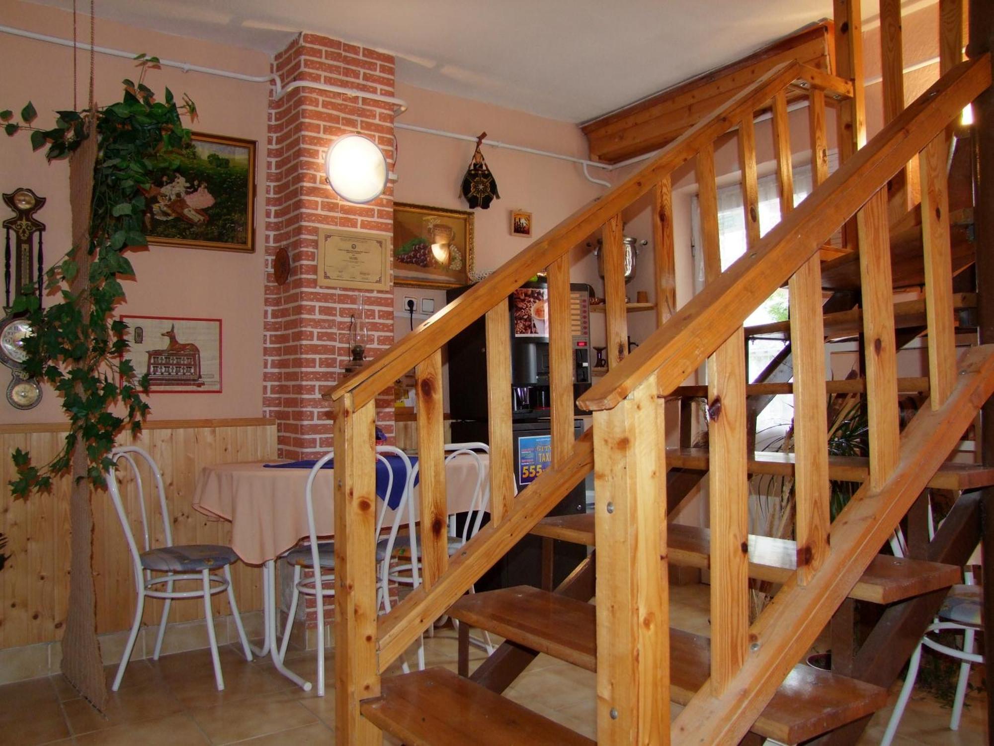 Castello Vendég és Apartmanház Eger Exterior foto