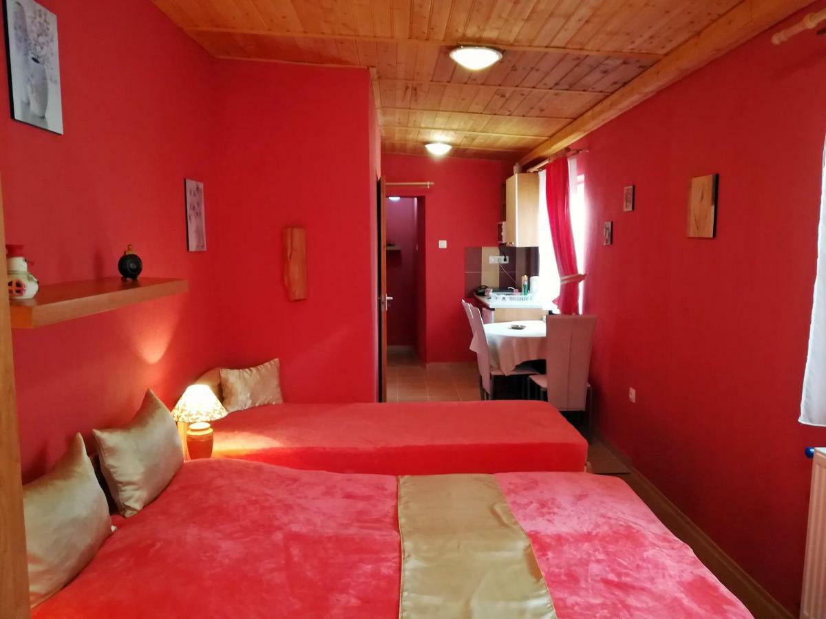 Castello Vendég és Apartmanház Eger Exterior foto